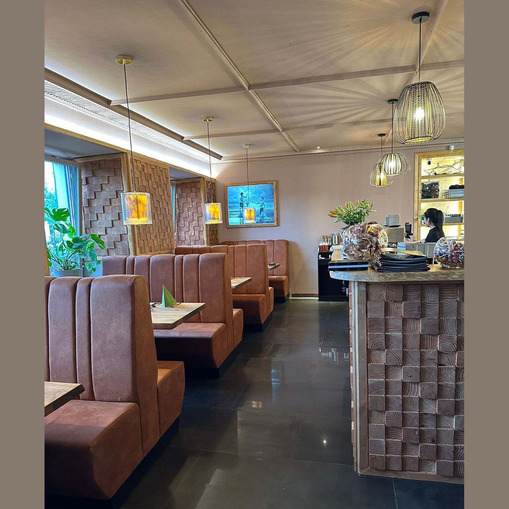 banquette de restaurant Memphis mise en scène dans un restaurant