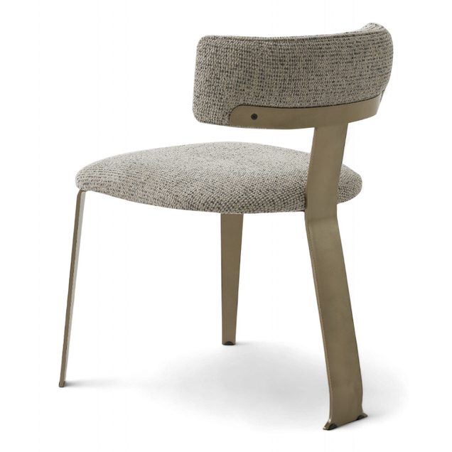 Chaise Karan en tissu bouclé beige, design contemporain pour restaurant, hôtel ou espace d’accueil