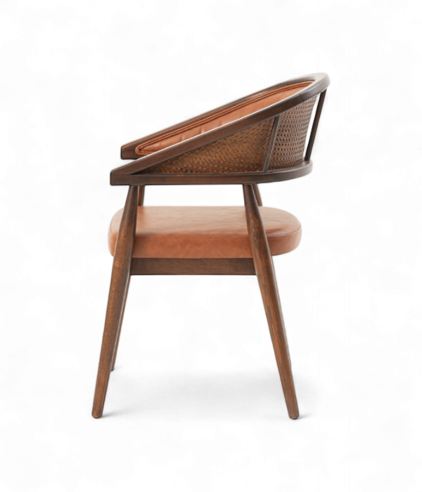 Chaise Bugatti en cuir et bois – assise confortable pour hôtel et bar haut de gamme