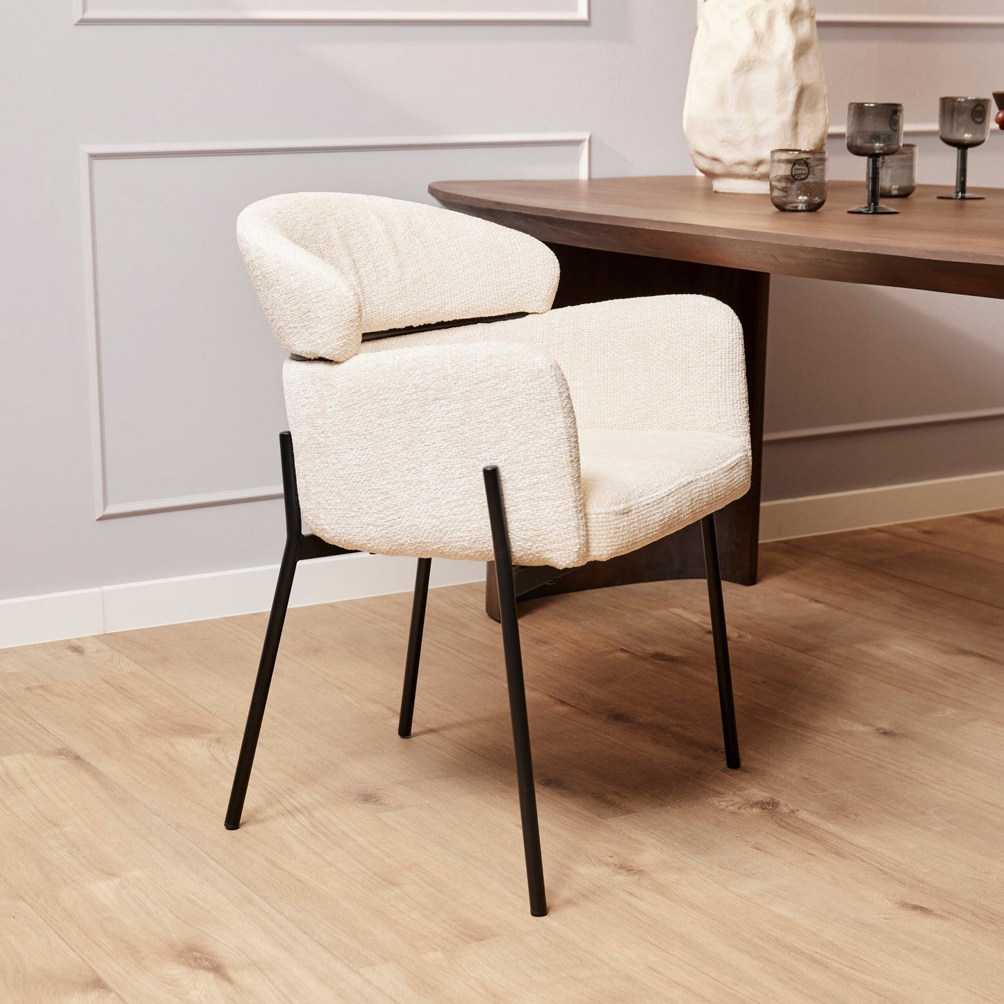 chaise de restaurant otis blanc vue de gauche