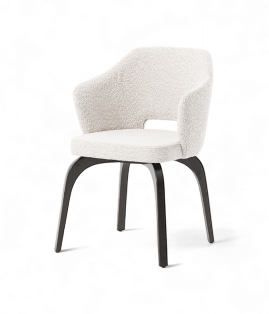 Chaise Lodi en bouclette blanche et pieds en bois cintré – mobilier design pour restaurant ou hôtel vue de profil