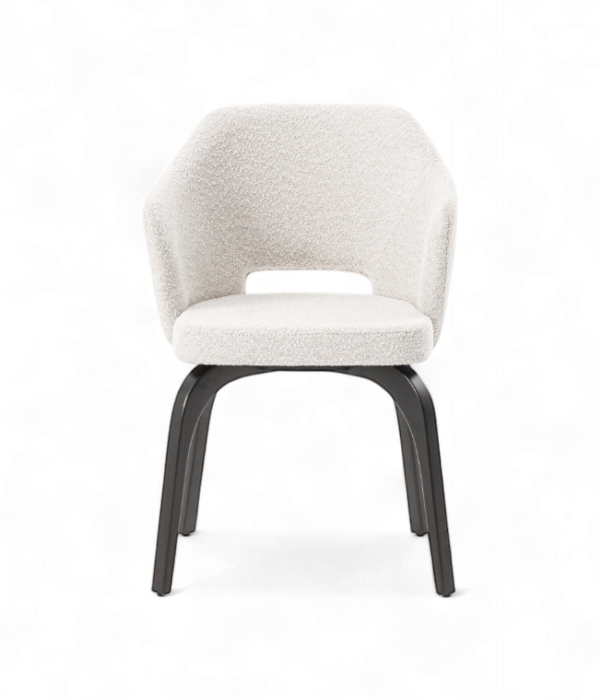 Chaise Lodi en bouclette blanche et pieds en bois cintré – mobilier design pour restaurant ou hôtel