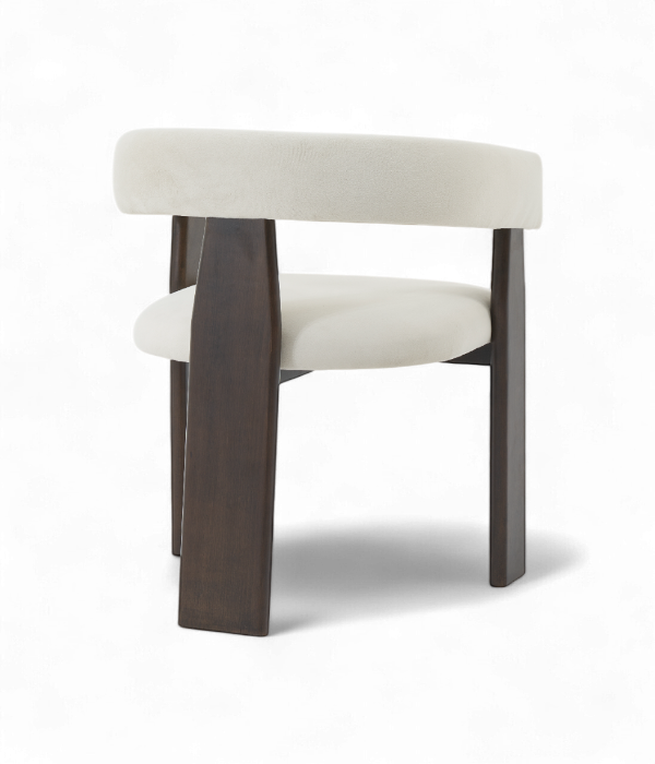 Chaise design Verona en velours crème avec structure en bois foncé – vue arrière, idéale pour restaurant ou projet B2B