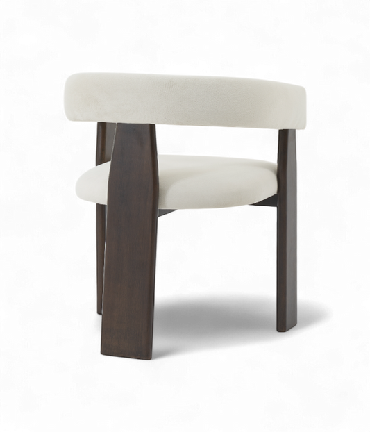 Chaise design Verona en velours crème avec structure en bois foncé – vue arrière, idéale pour restaurant ou projet B2B