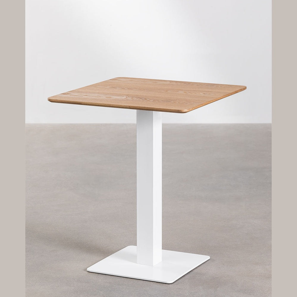 Table de bar carrée Espresso aménagée dans un restaurant moderne avec mobilier professionnel et ambiance chaleureuse.