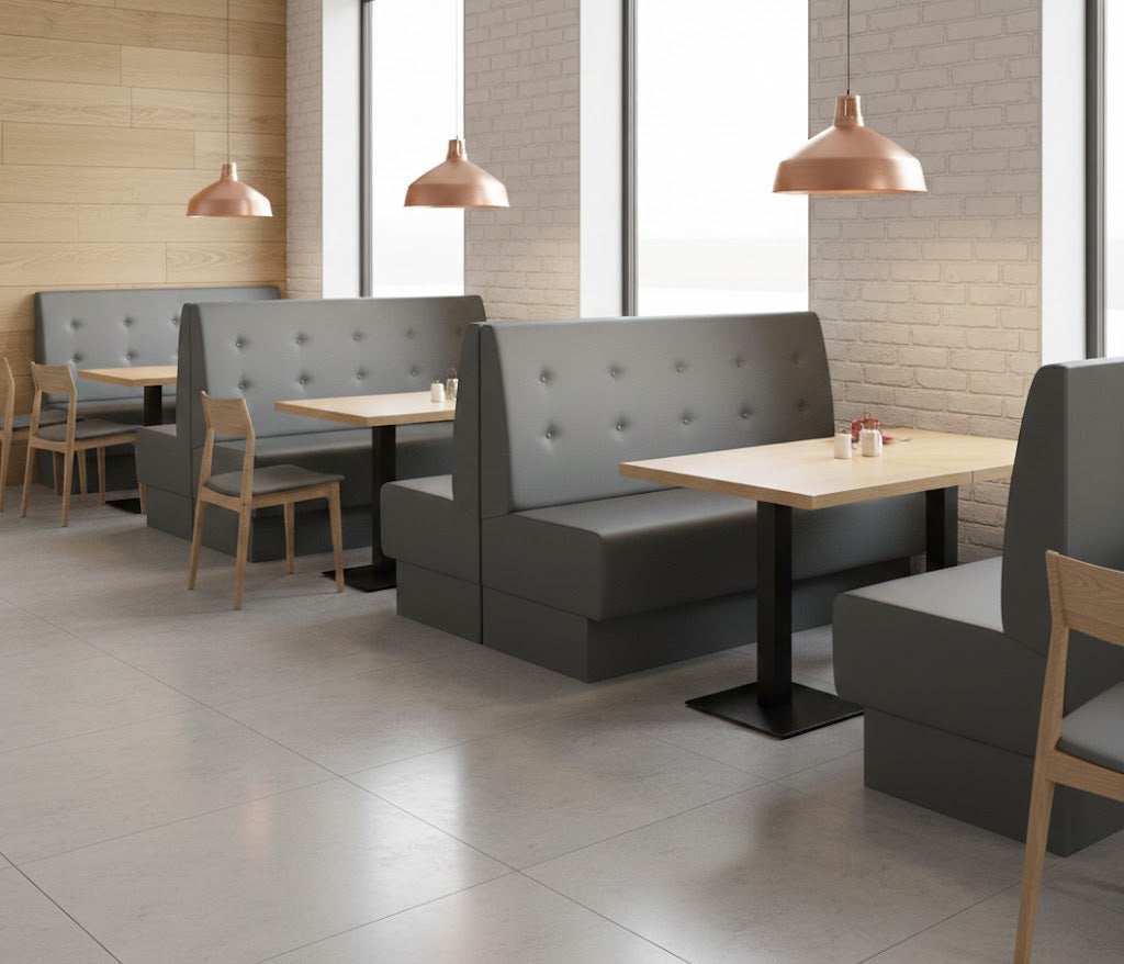 banquette  brooklyn boutonnées gris en similicuir mise en scène dans un restaurant à lille 
