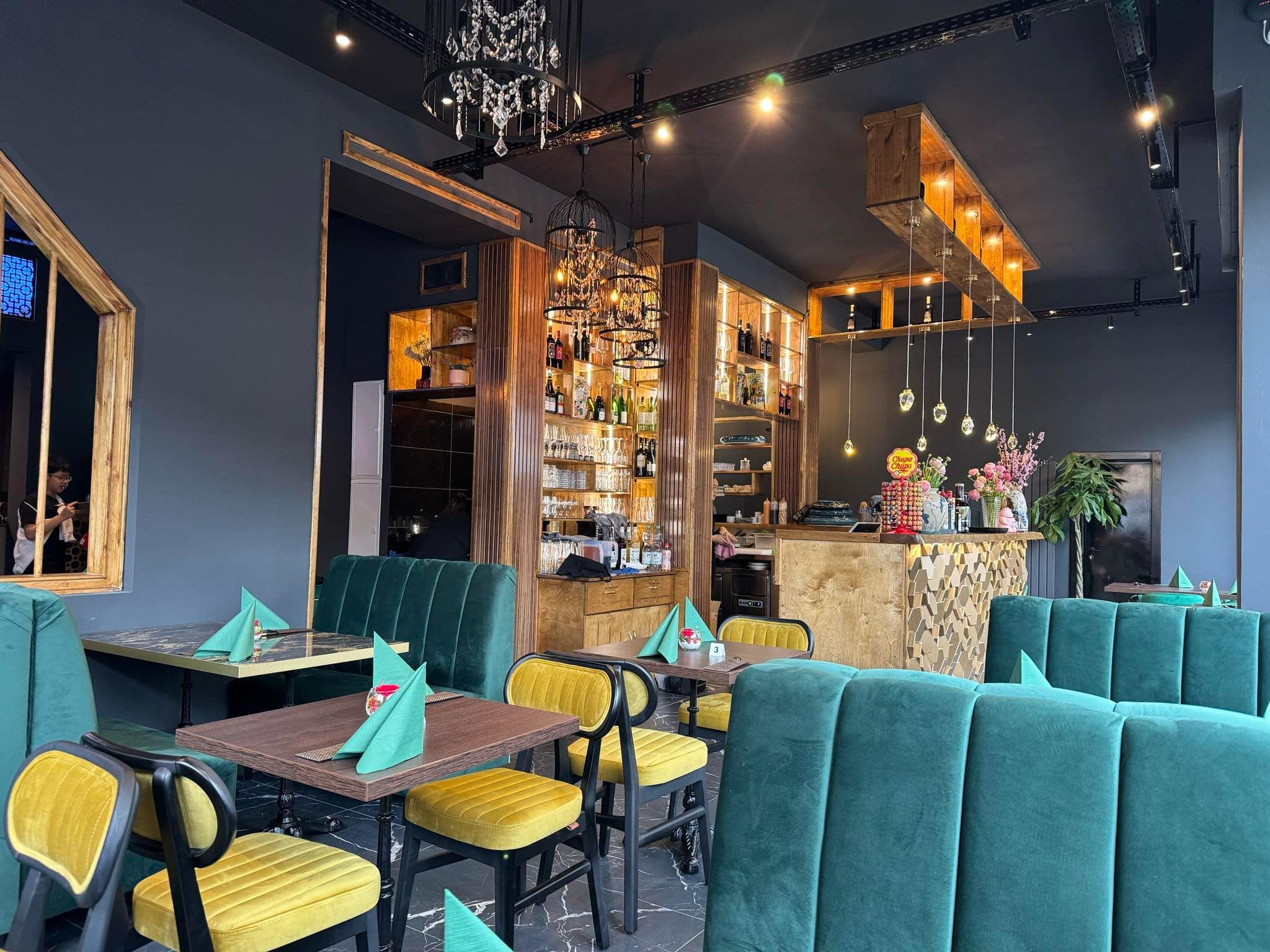 Banquette Buttferfly professionnelle pour restaurant avec revêtement sur mesure