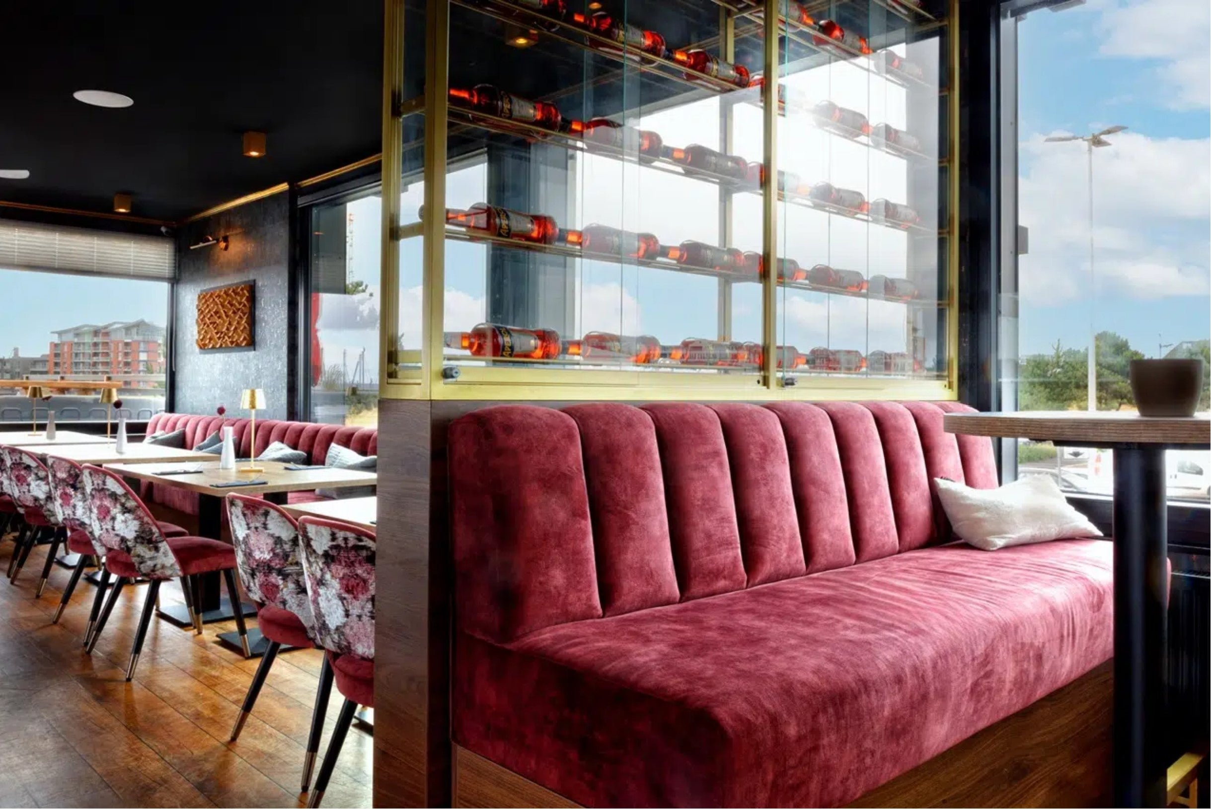 Banquette Buttferfly professionnelle pour restaurant avec revêtement sur mesure