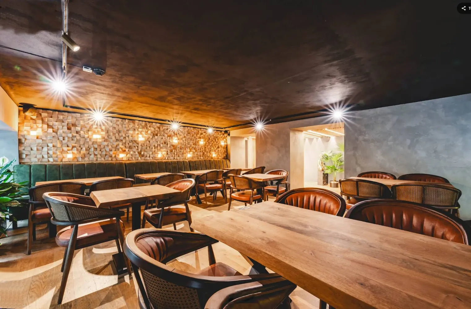 mise en scène de la chaise bugatti dans un restaurant chic