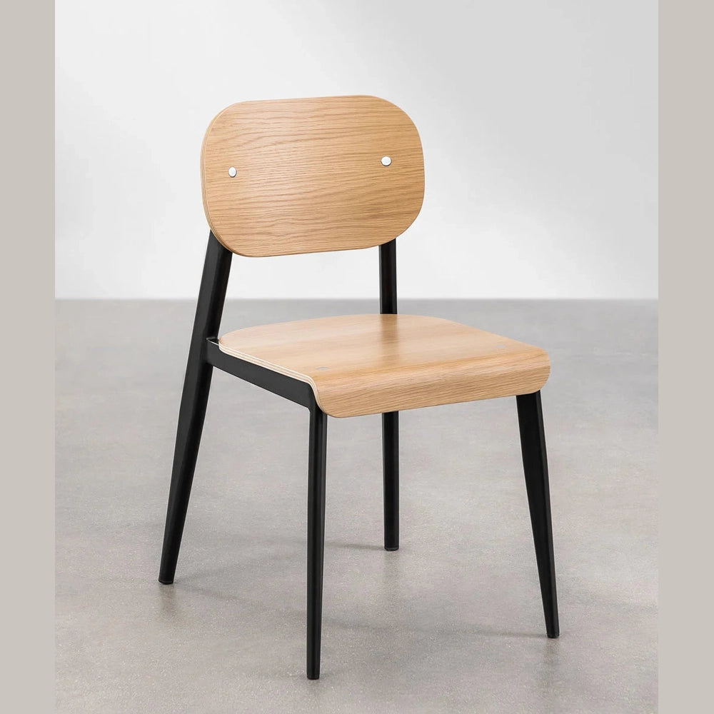 Profil de la chaise And montrant la solidité de sa structure