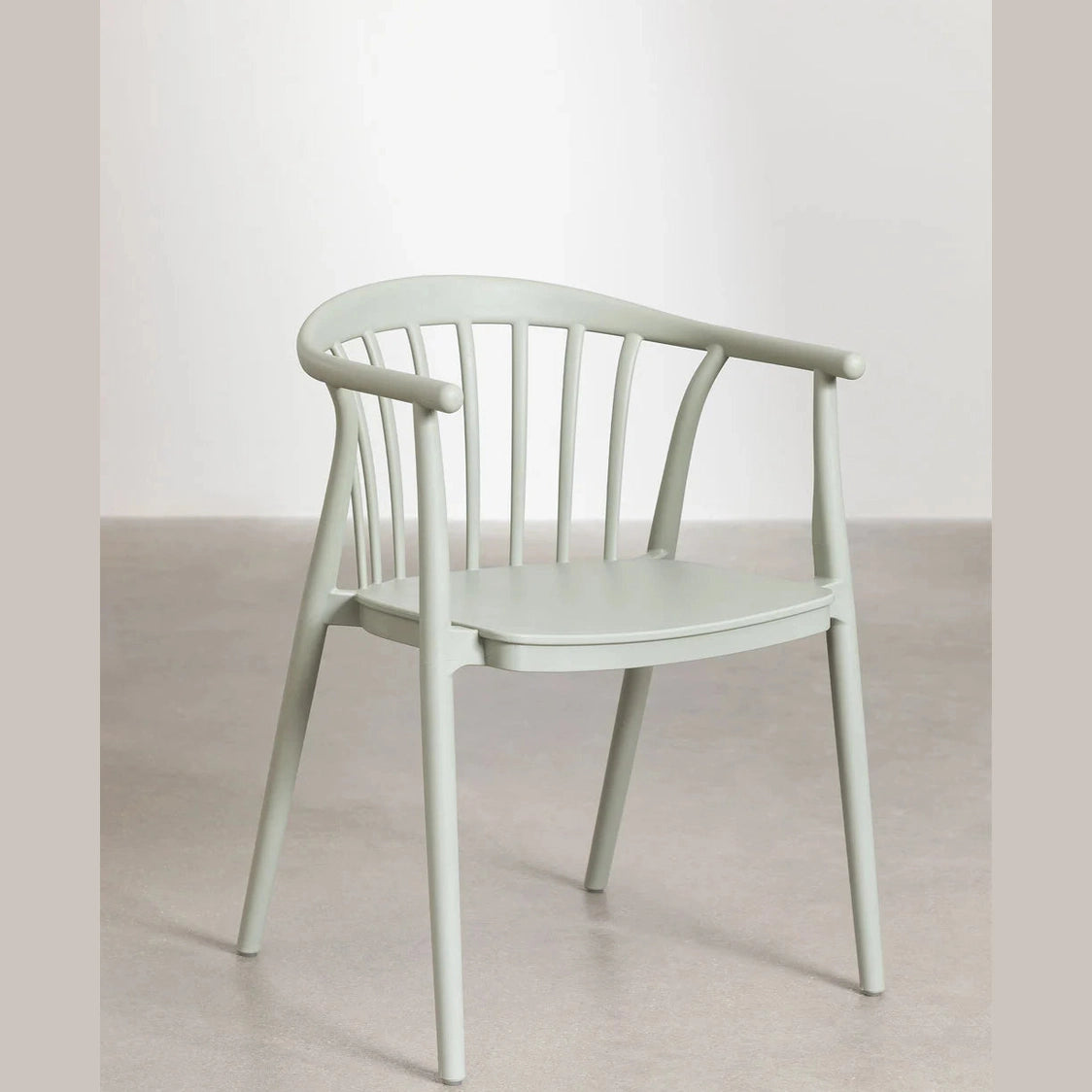 Silhouette ergonomique de la chaise d'extérieur Ivor design anthracite