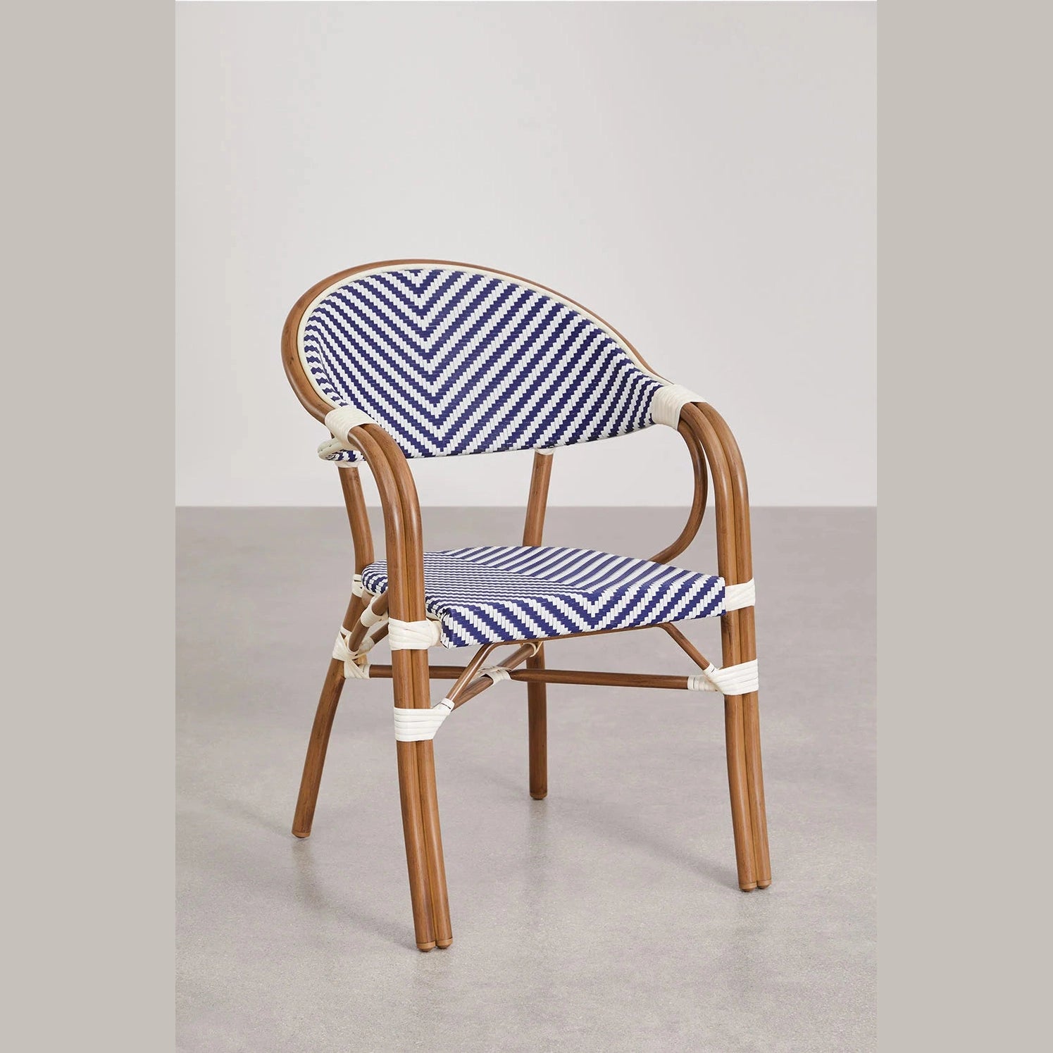 Chaise de jardin empilable Brielle Bistro en aluminium aspect bois et rotin synthétique tressé bleu