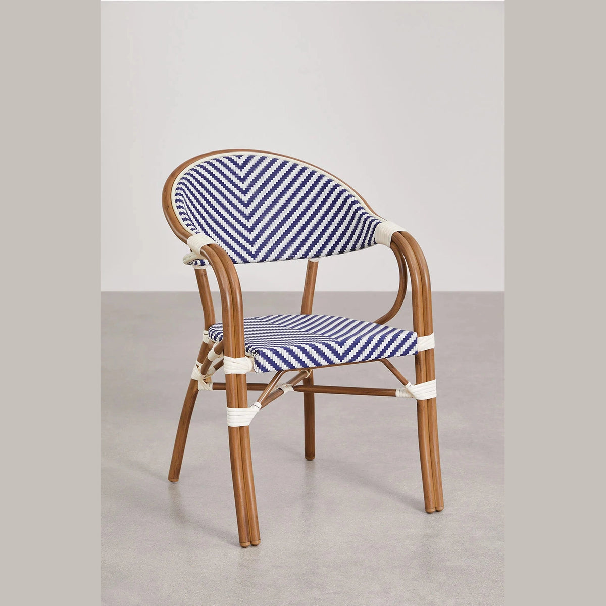 Chaise de jardin empilable Brielle Bistro en aluminium aspect bois et rotin synthétique tressé bleu