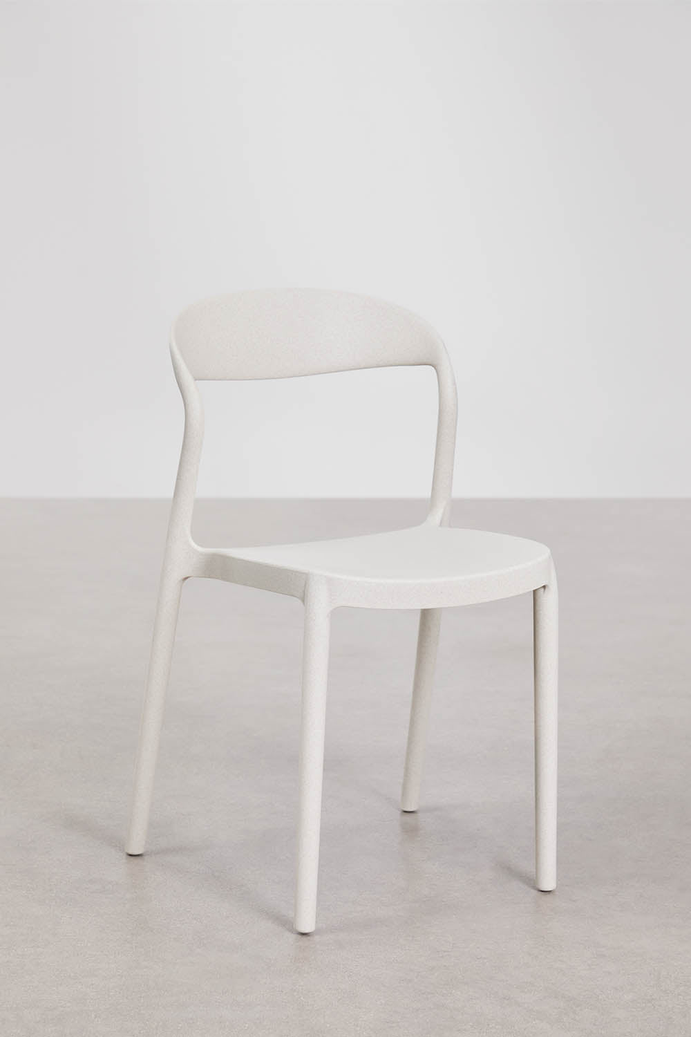 Dossier géométrique ajouré de la chaise moderne Brenza.