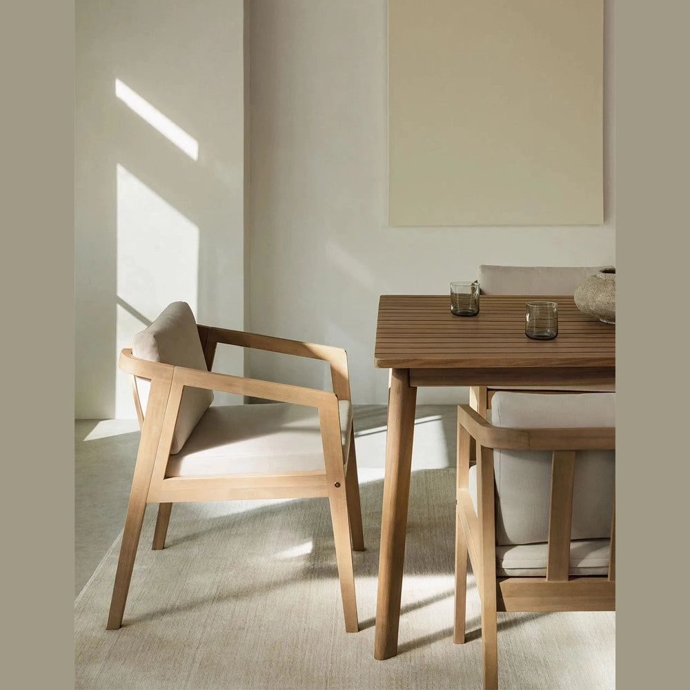 chaise kaela mise en scène dans un restaurant