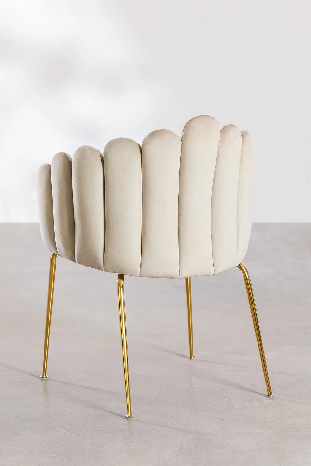 chaise markina pour restaurant en velours crème vue arrière 