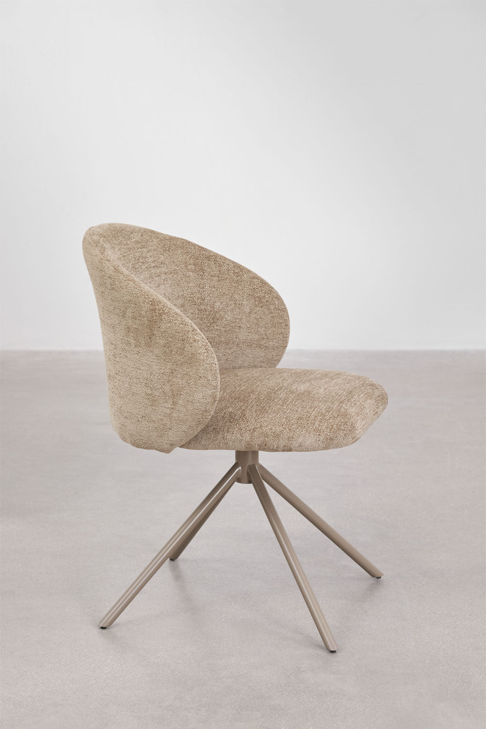 Base pivotante en métal noir de la chaise Gryon – stabilité et confort pour espaces de restauration