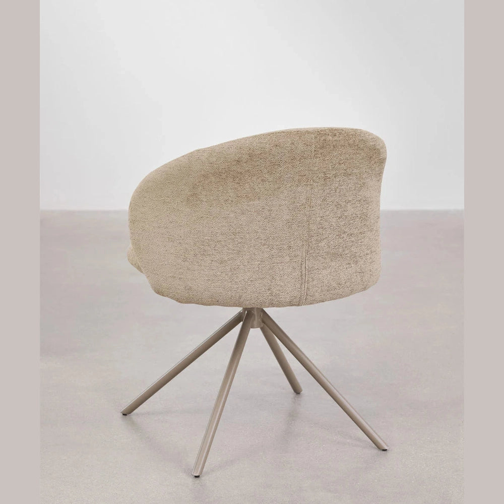 Dossier arrondi de la chaise Gryon – mobilier élégant pour architectes et décorateurs d’intérieur