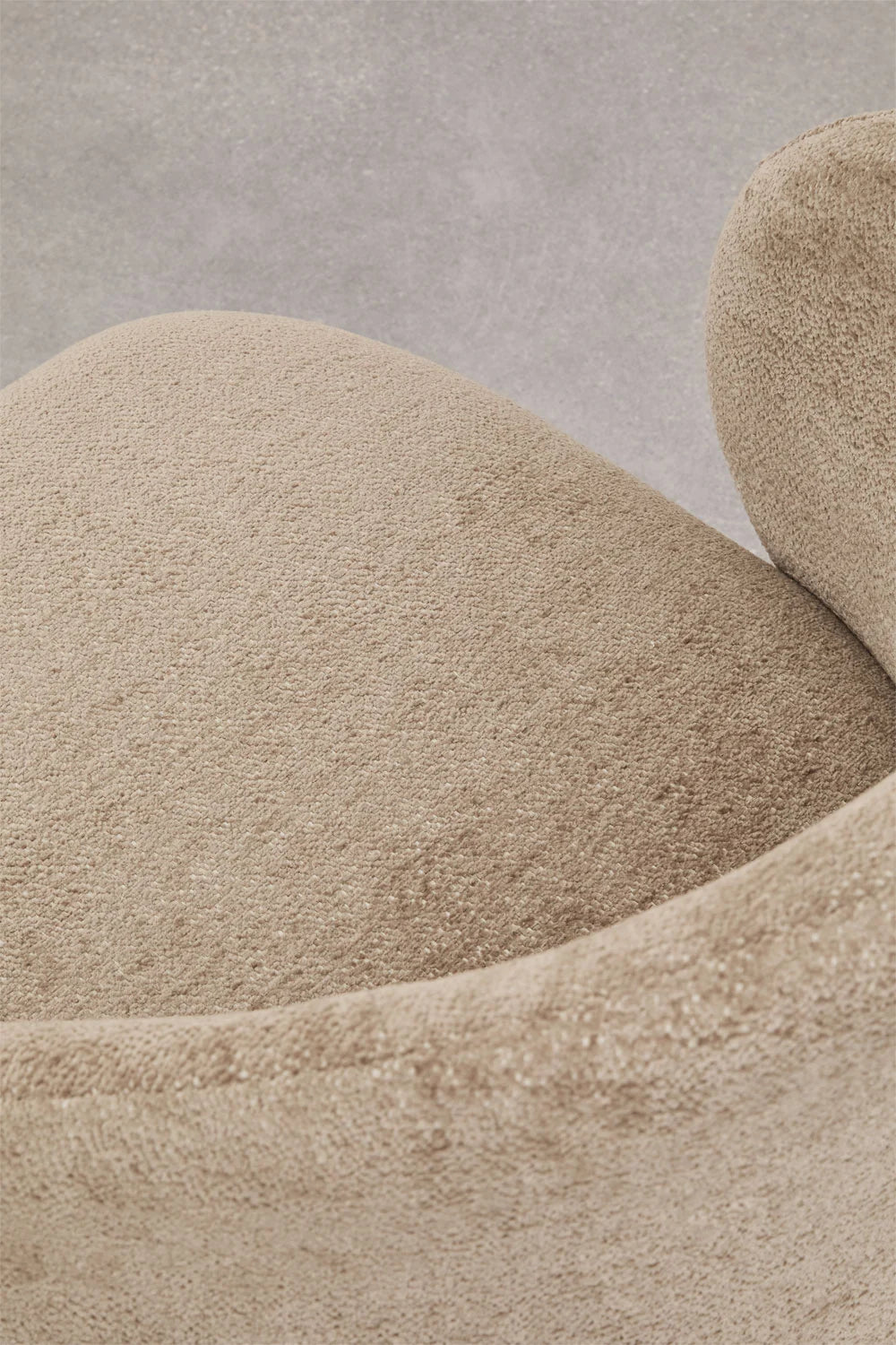 Zoom sur le revêtement en chenille de la chaise Gryon – texture douce et résistante pour usage professionnel