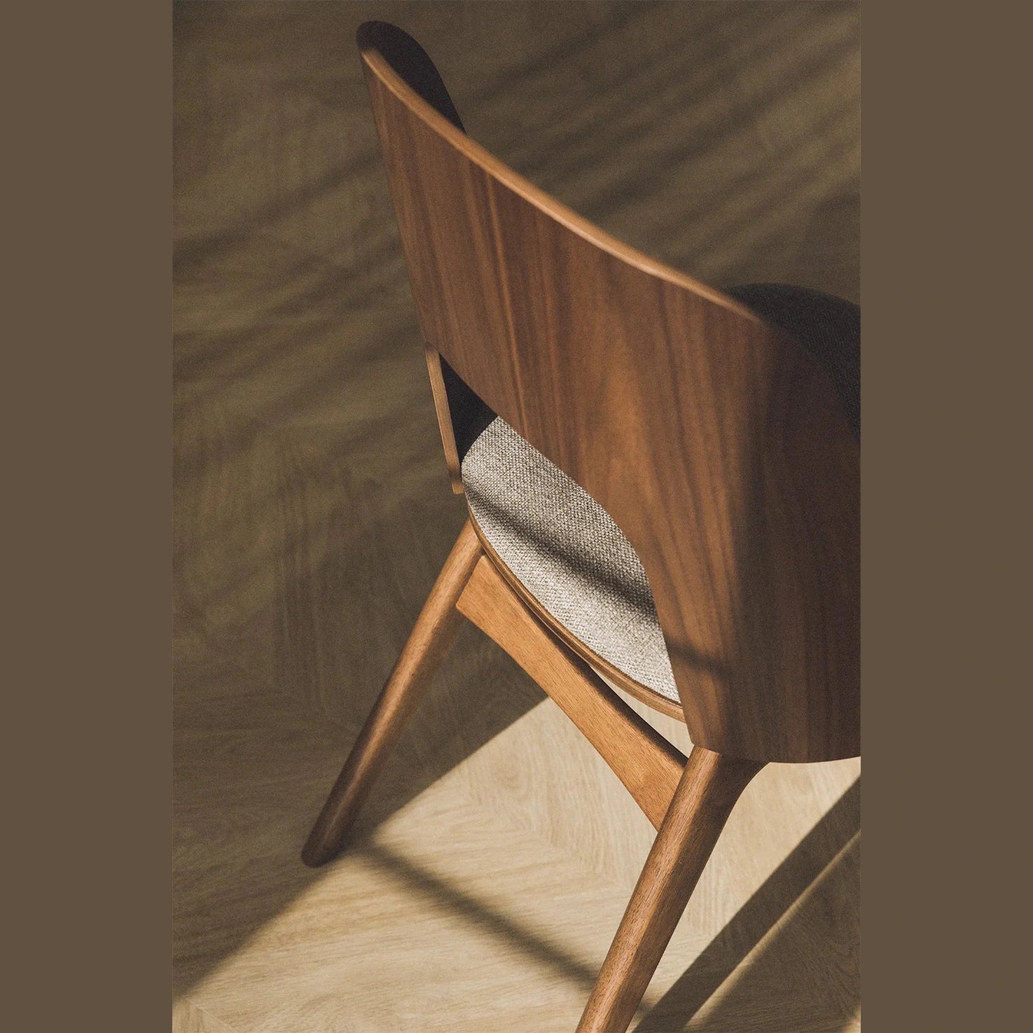 chaise Juna en bois rembourrée pour restaurant professionnel vue arrière 