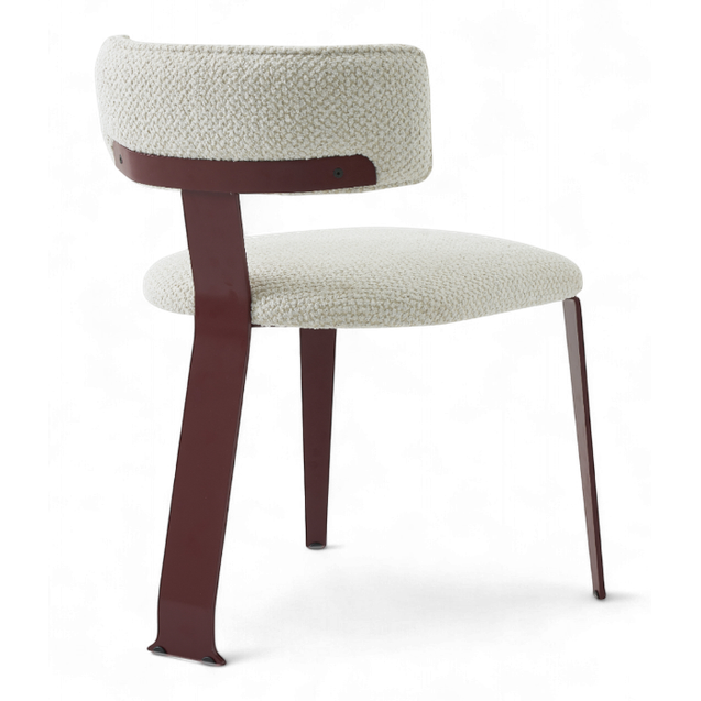 Chaise Karan avec piètement métal noir – mobilier de restaurant design