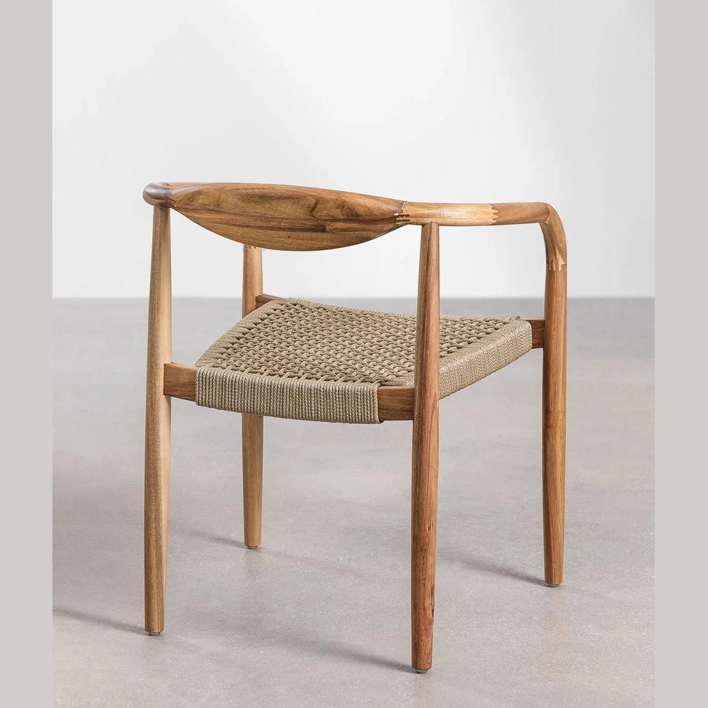 Structure en bois d’acacia sablé de la chaise Mallory avec accoudoirs