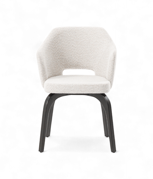 Chaise Lodi en bouclette blanche et pieds en bois cintré – mobilier design pour restaurant ou hôtel