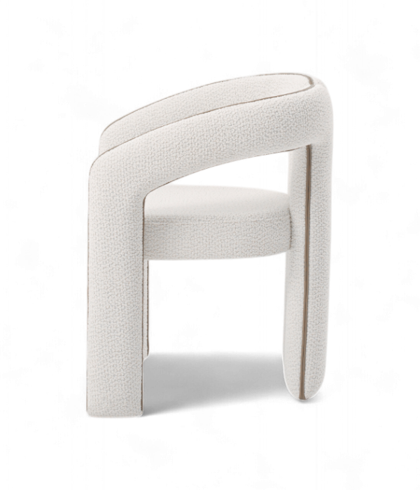 Chaise design Pera en tissu bouclé blanc, au style moderne sculptural avec accoudoirs arrondis vue de profil