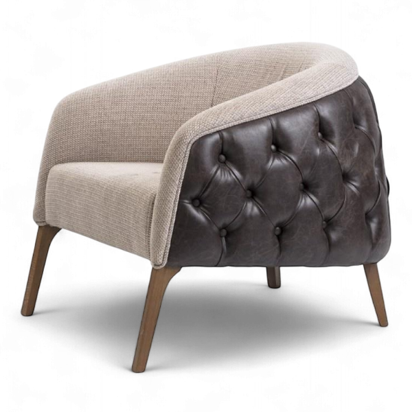 fauteuil Flowzen sur mesure en tissu et simili cuir avec dossier capitonné et pieds en bois