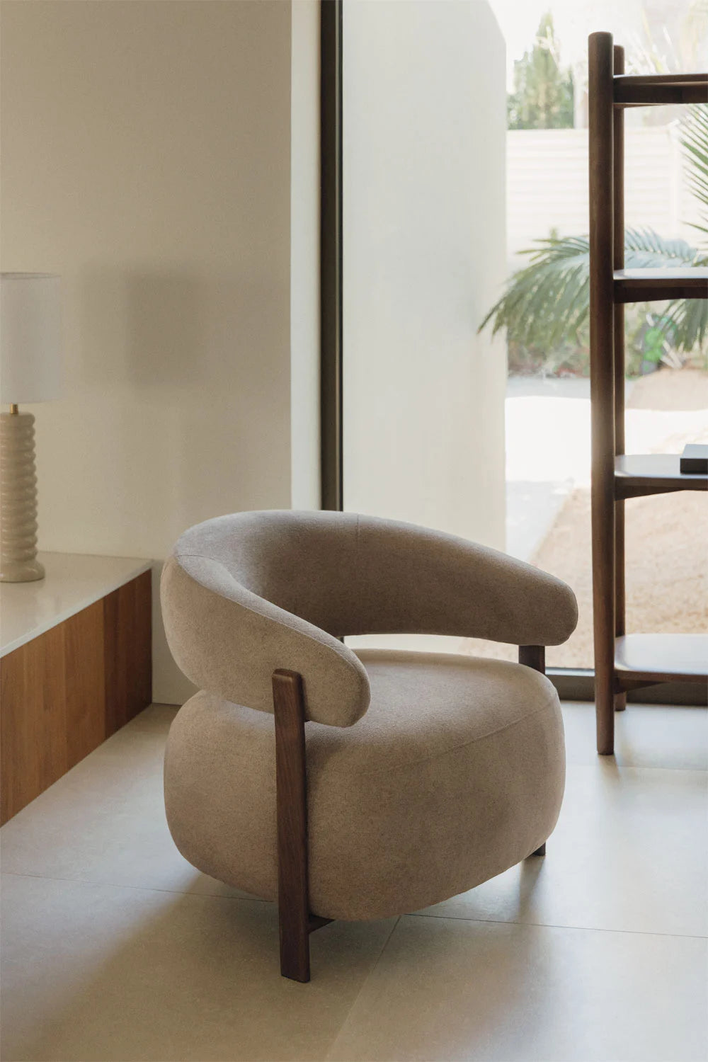 Fauteuil de réception professionnel en chenille et pieds métal pour lobby d'hôtel"