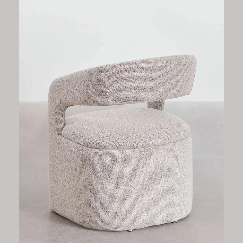 Profil du fauteuil design Julie en tissu bouclé