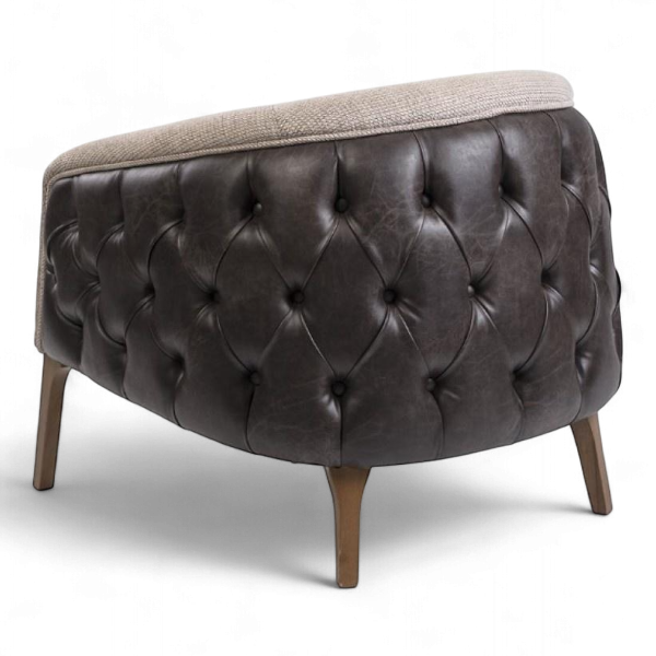 fauteuil  Flowzen sur mesure en tissu et simili cuir avec dossier capitonné et pieds en bois vue du dossier