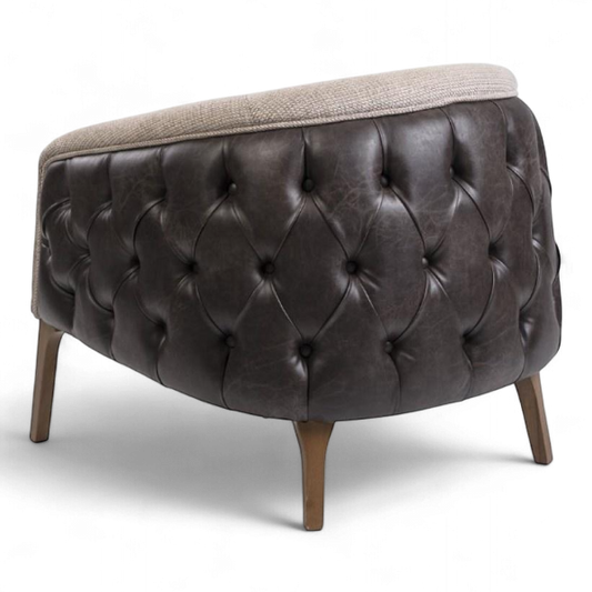 fauteuil  Flowzen sur mesure en tissu et simili cuir avec dossier capitonné et pieds en bois vue du dossier