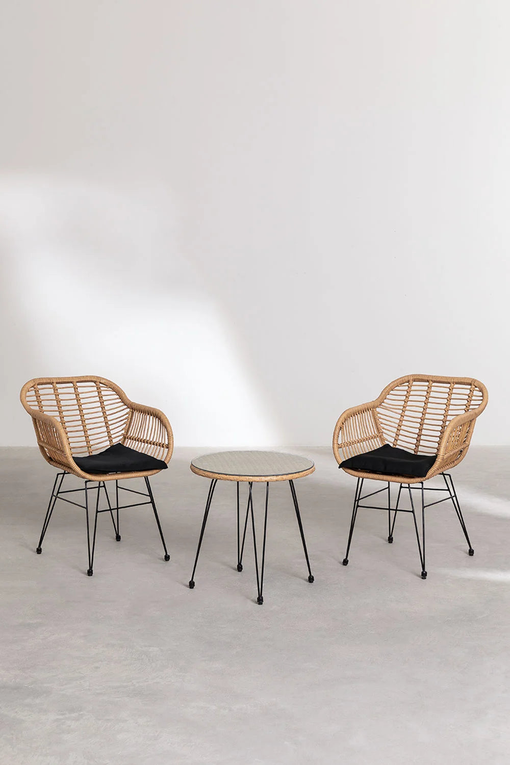 Ensemble de mobilier de terrasse Lumina avec table basse et coussins de confort.