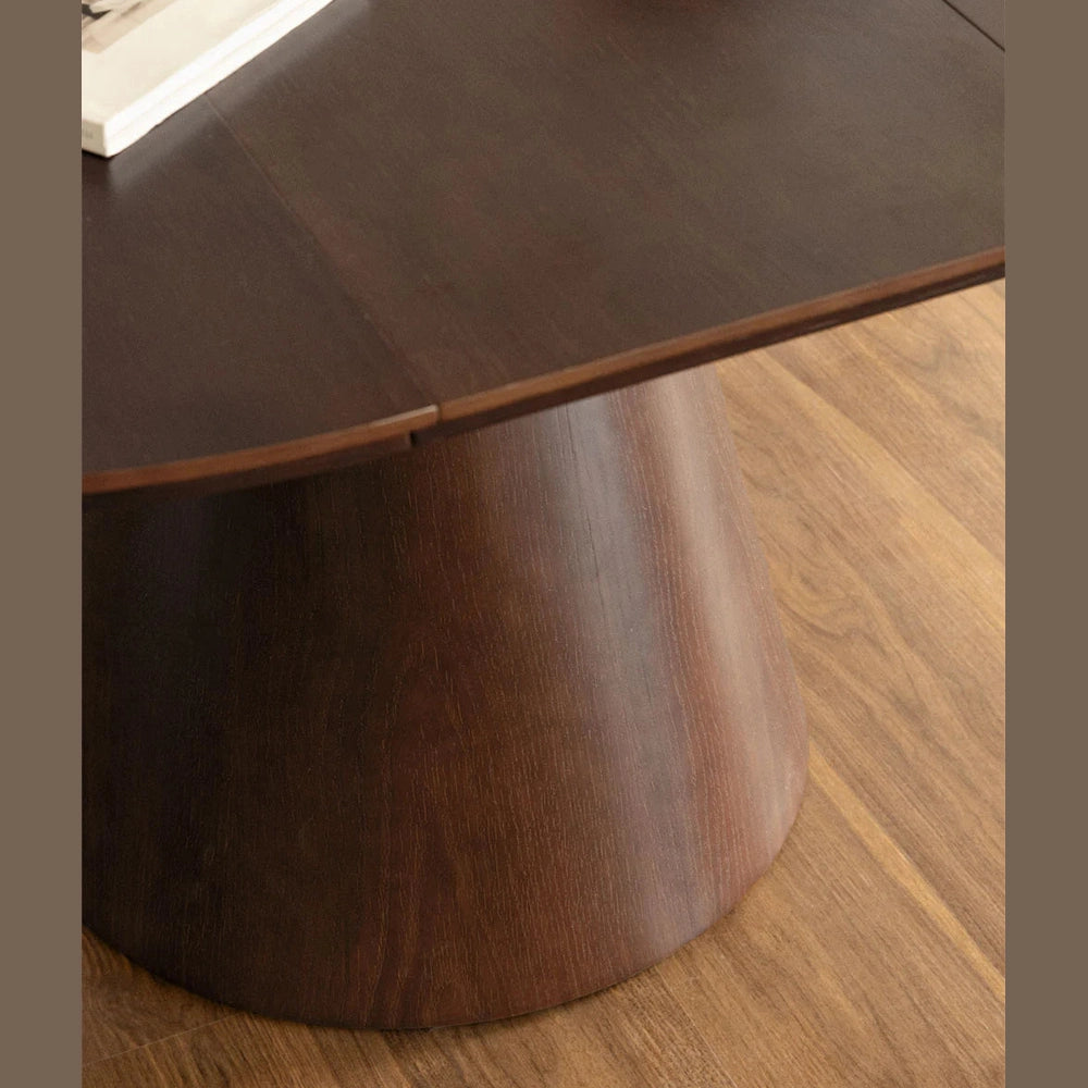 Détail du mécanisme d'extension de la table à manger en placage chêne.