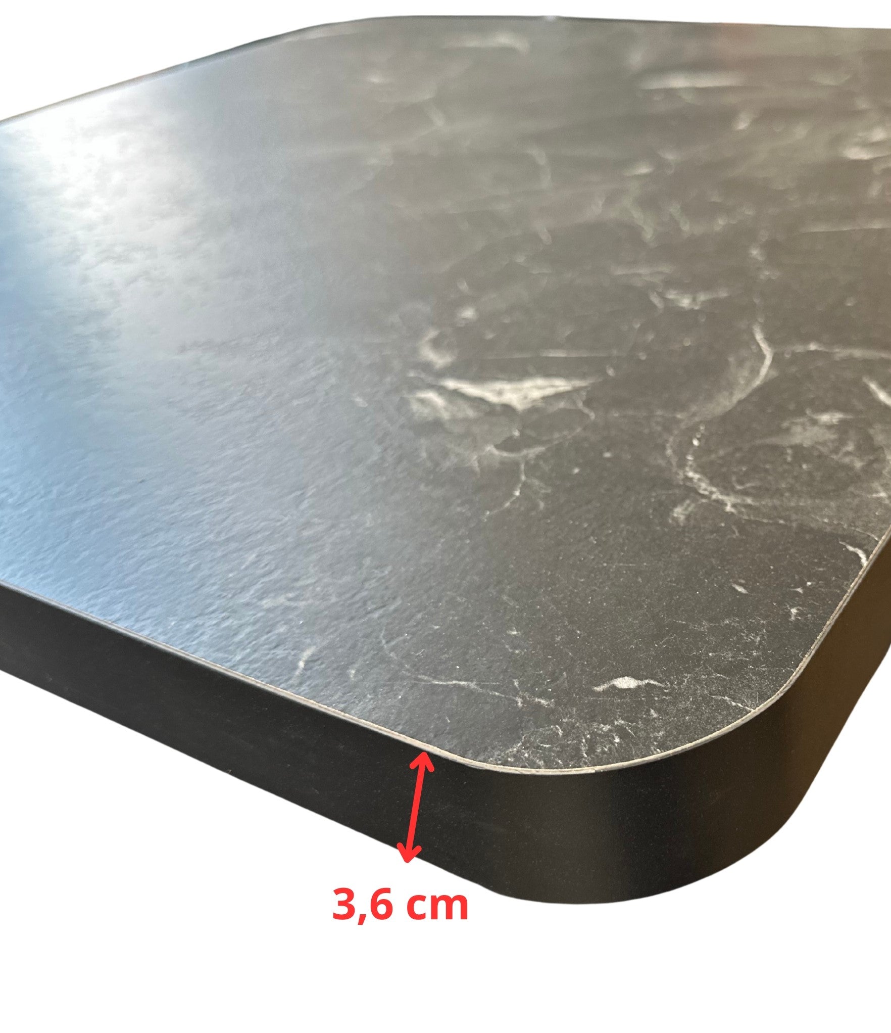 Vue de haut de la table Lotus 60×60 cm avec décor marbre noir avec dimension